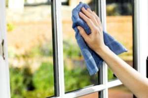Cách lau kính sạch bóng tại nhà hiệu quả